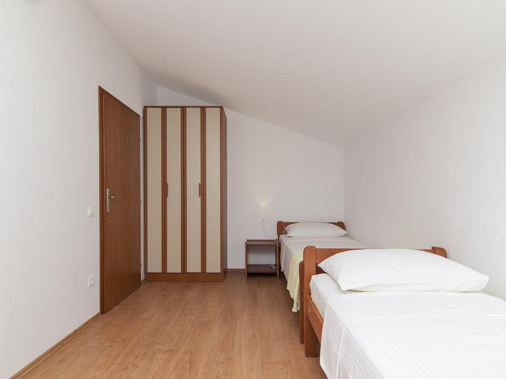 Apartments Ceja Near Sea Medulin Room photo
