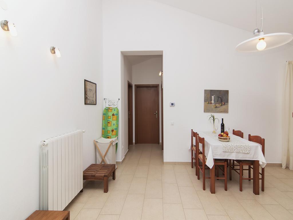 Apartments Ceja Near Sea Medulin Room photo